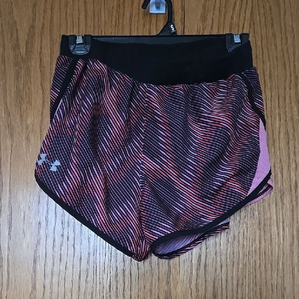 Under Armour Black Red Pink Athletic Shorts Small Womens Stripe Pattern Heatgear